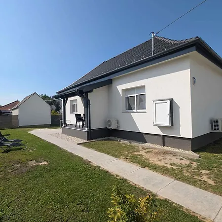 In Balatonmariafuerdo 54826 * Balatonkeresztúr